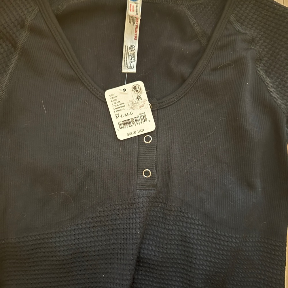 FREE PEOPLE Women Long Sleeve Henley Back Cutout Athleisure‎ Seamless M/L - Picture 2 of 7